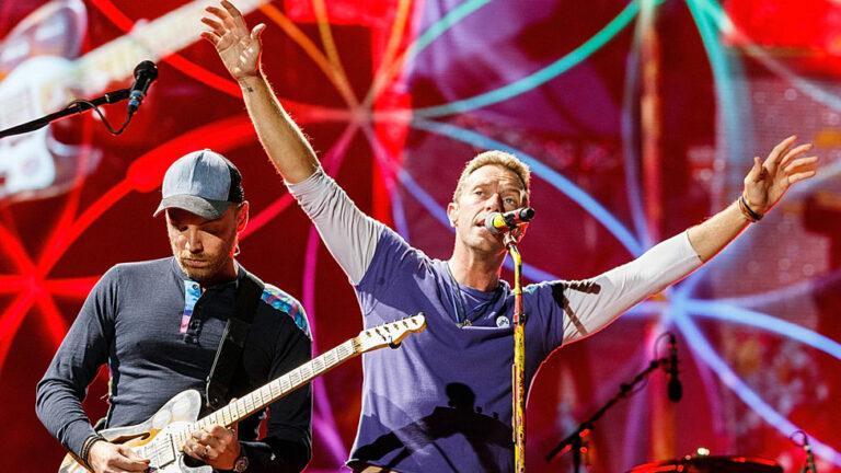 Coldplay Bate R Cord Y Supera A Roger Waters Kiss Fm