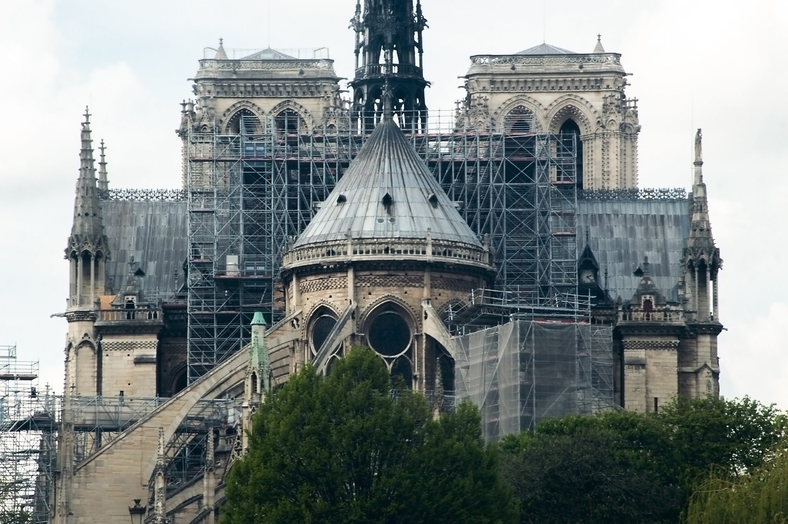 Así se reconstruye Notre Dame KISS FM