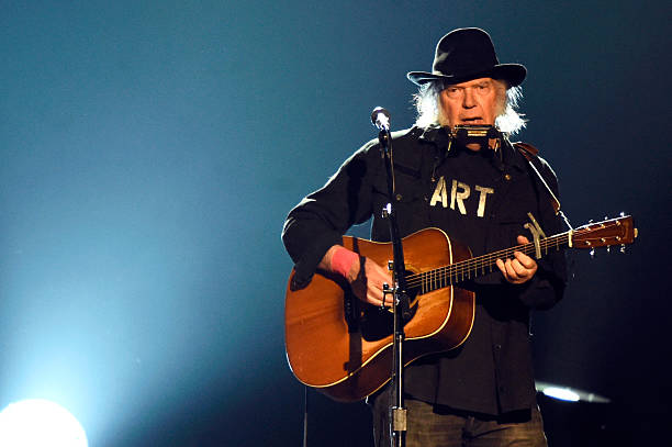 Neil Young cancela su gira con Crazy Horse