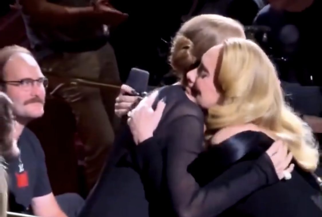 Adele llora al ver a Céline Dion en su concierto